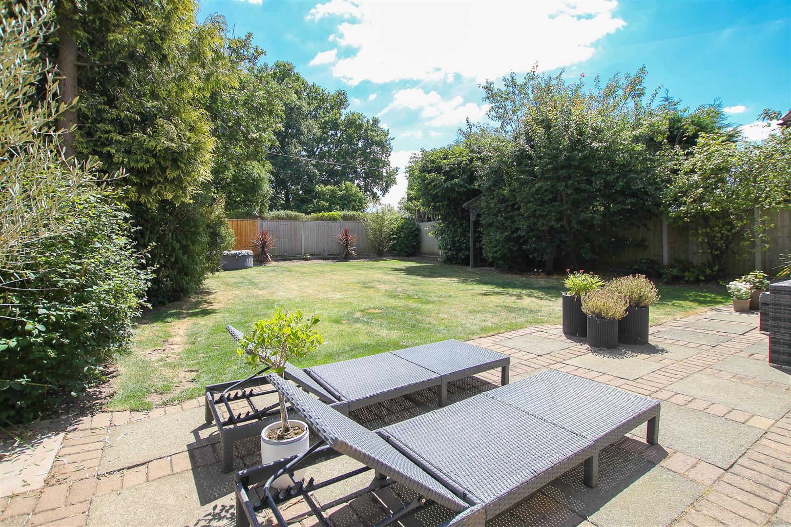 Deal Tree Close, Hook End, Brentwood Keith Ashton